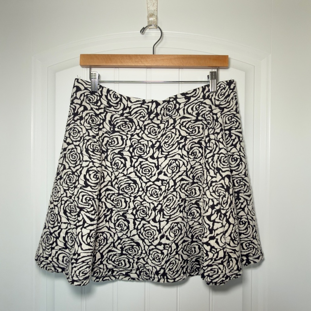Divided Women’s Medium Mini‎ Skirt Black White Floral Pattern Whimsical Goth